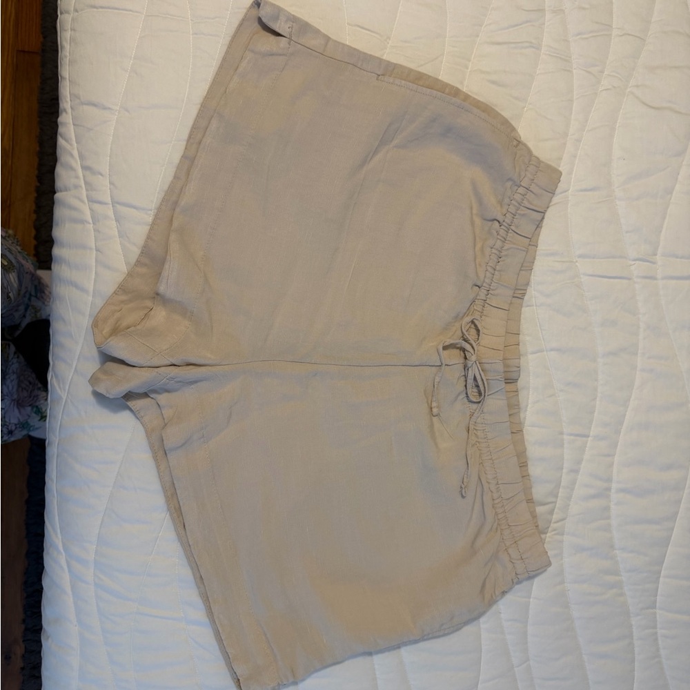 H&M Women's High Waist Tan Shorts